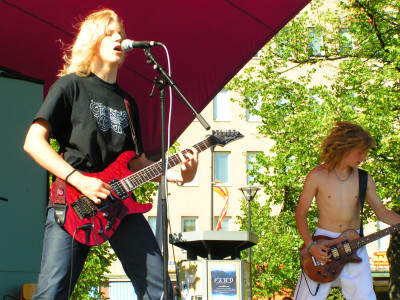 Grokes Clan, Joensuun torilava 12.7.2006. Kuva: Juhana Ven�l�inen.