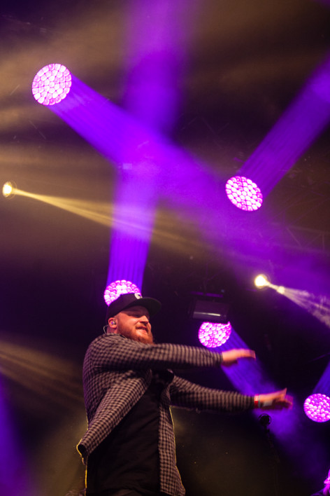 Kasmir tanssitti ja laulatti yleisöä. Kuva: Lauri Kosonen