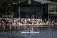 Suppailua rantalavalla. Kuva: Terhi Hytönen