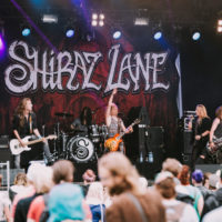 Shiraz Lane toi aurinkoa Ilosaareen. Kuva: Antti Pitkäjärvi