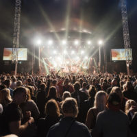 Yleisöä Elastisen keikalta. Kuva: Jon Norppa