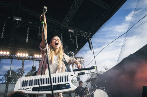 Paula Vesala huudatti Rentolavan yleisöä. Kuva: Kalle Kervinen