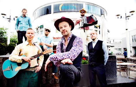 Tuure Kilpel�inen & Kaihon Karavaani