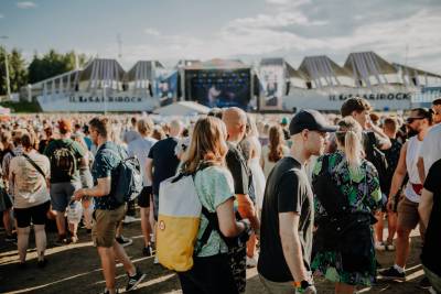 Ilosaarirock 2023: Festarikansaa Päälavan alueella, Ilosaarirock 2023.