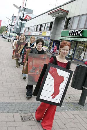 044_kaveleva_nayttely