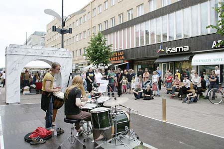 064_laurinjalatenrytmikone