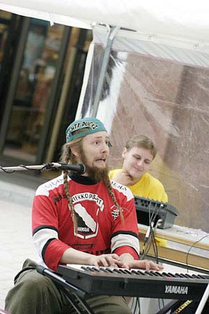 084_duo_pielismiehet